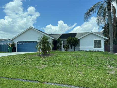 863 SW Mccomb Avenue Port St. Lucie FL 34953