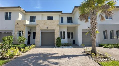 921 Pioneer Way Royal Palm Beach FL 33411