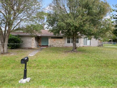 601 SE Penn Avenue Port St. Lucie FL 34984