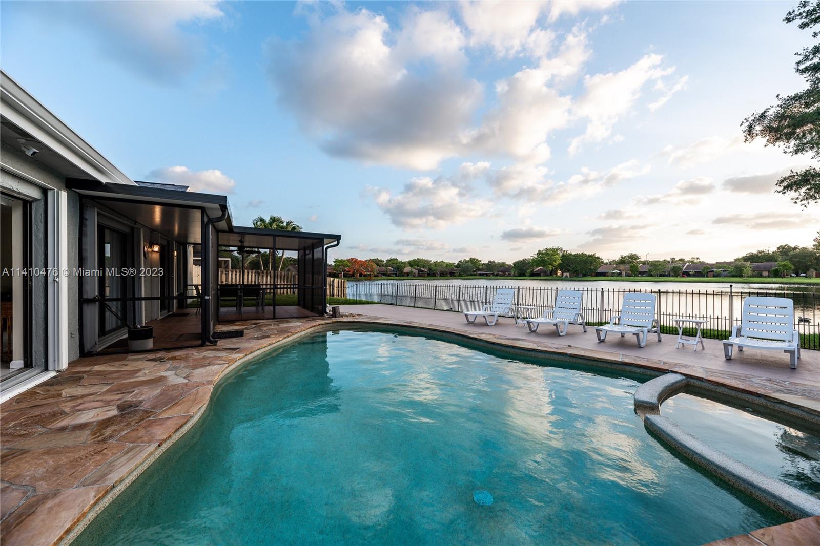 825 W Plantation Circle Plantation FL 33324