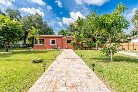 10 NW 152nd Street Miami FL 33169