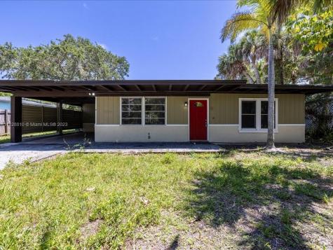 173 Island Circle Sarasota FL 34242
