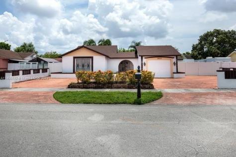 19633 NW 58th Court Hialeah FL 33015
