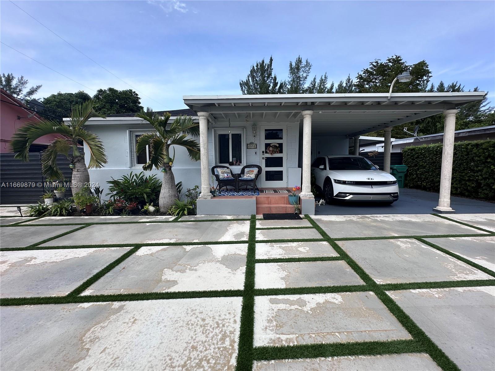 2592 SW 69th Avenue Miami FL 33155