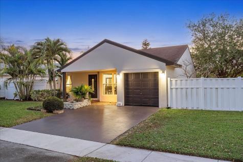 1250 SW 86th Avenue Pembroke Pines FL 33025