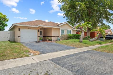 1031 SW 99th Avenue Pembroke Pines FL 33025