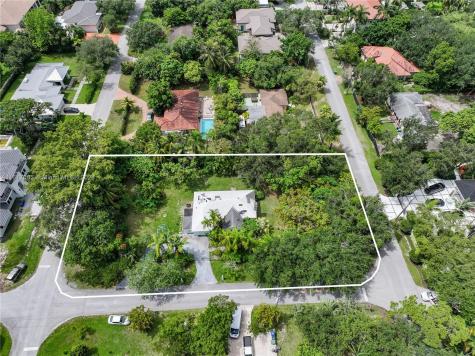7160 SW 70th Street Miami FL 33143