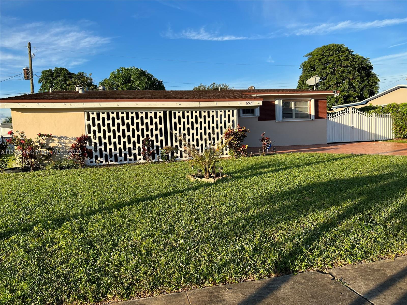 6921 SW 4th Street Pembroke Pines FL 33023