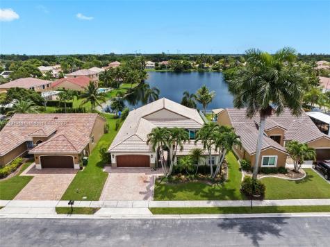 415 SW 200th Terrace Pembroke Pines FL 33029