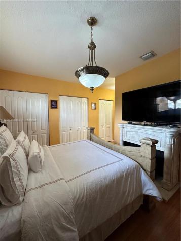 425 E 3rd Avenue Hialeah FL 33010