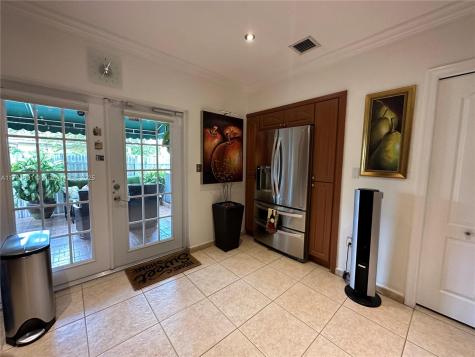 425 E 3rd Avenue Hialeah FL 33010