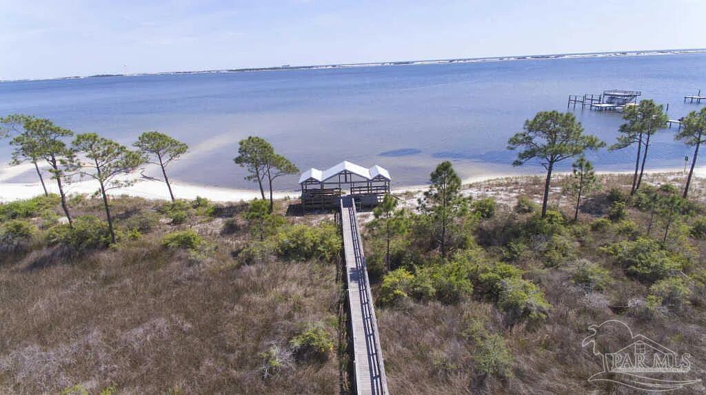 1932 Biscayne Boulevard Navarre FL 32566