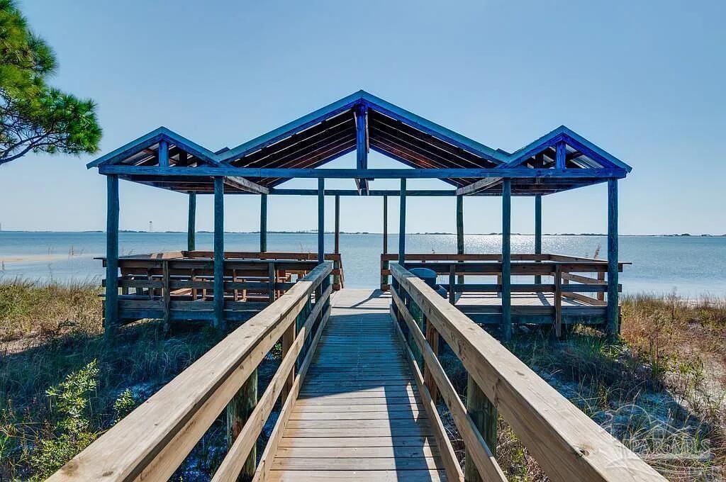 1932 Biscayne Boulevard Navarre FL 32566