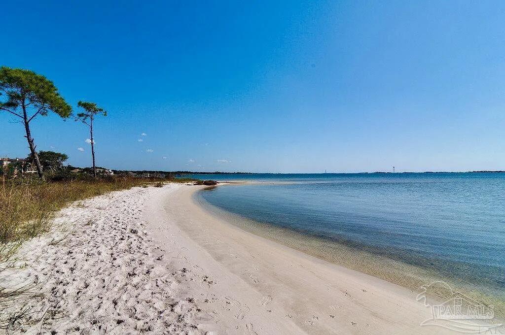 1932 Biscayne Boulevard Navarre FL 32566