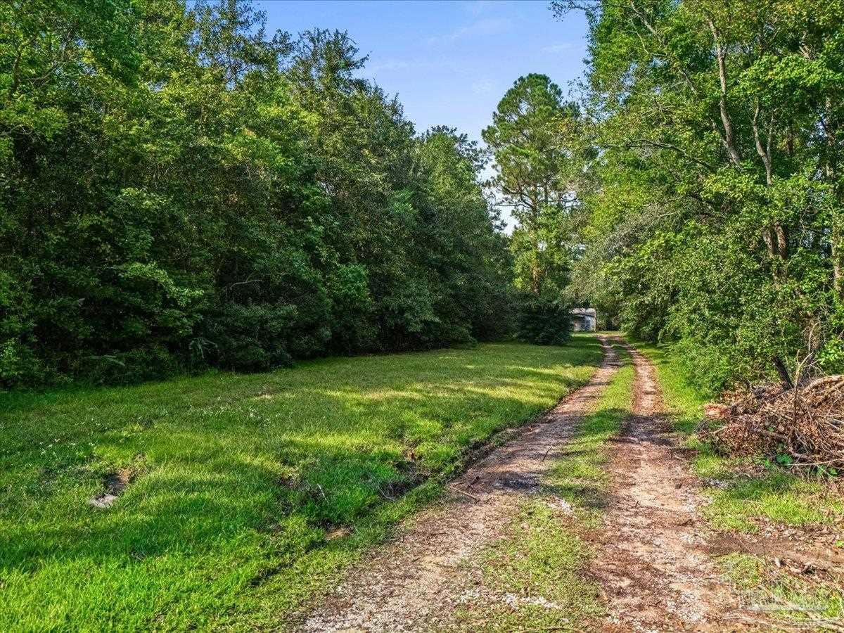 186 Desoto Road Cantonment FL 32533