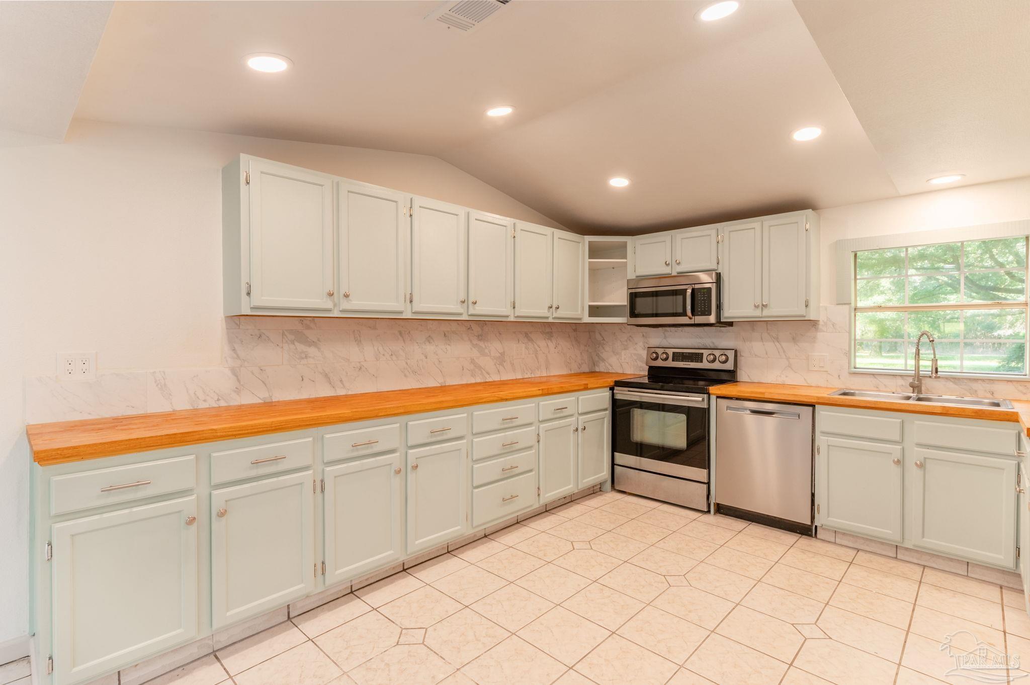 12400 Wildlife Road Holt FL 32564