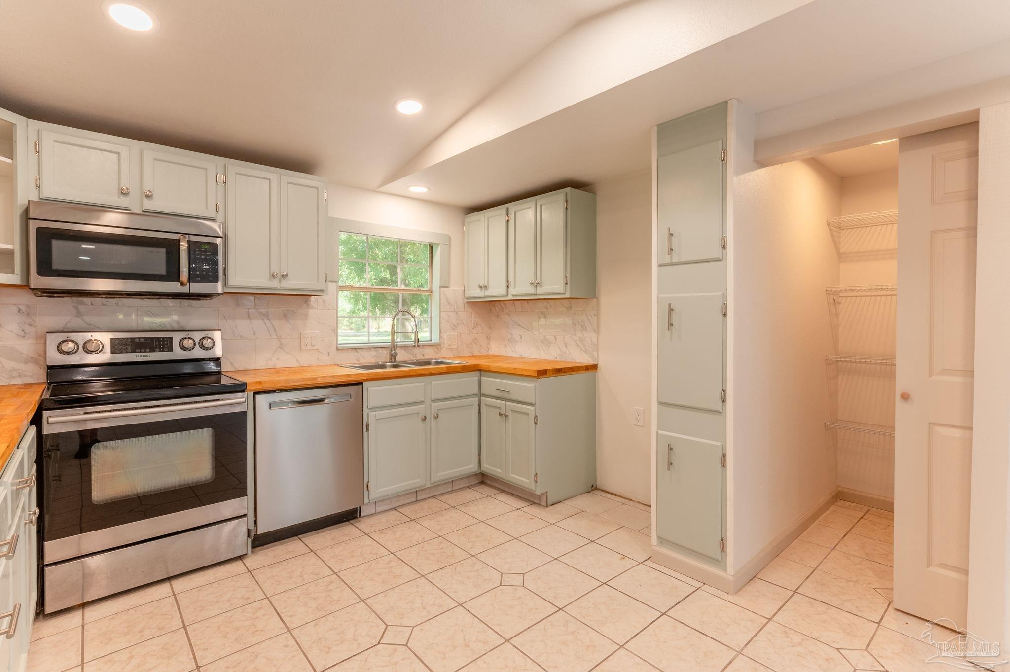 12400 Wildlife Road Holt FL 32564
