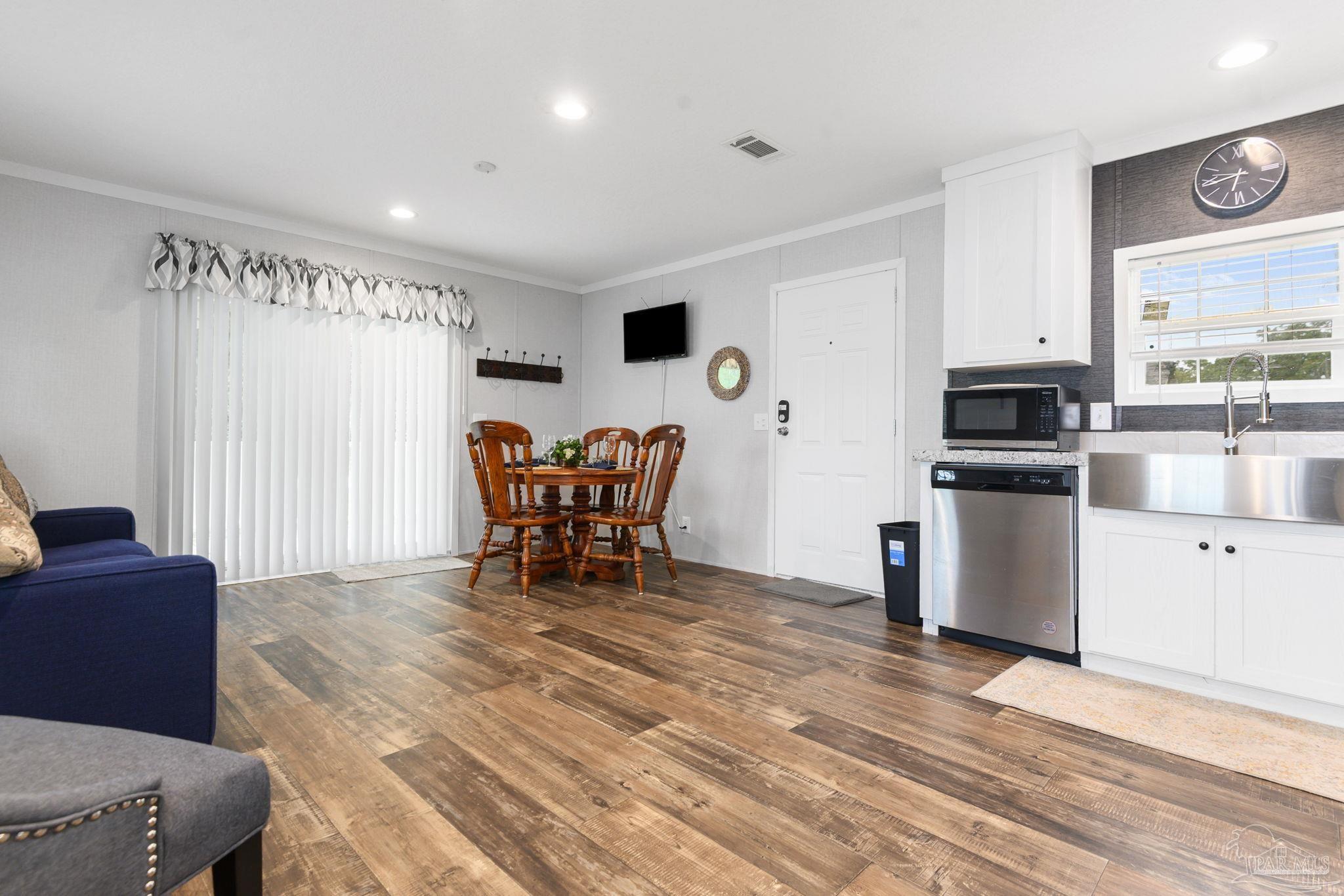 9429 Gulf Beach Highway Pensacola FL 32507