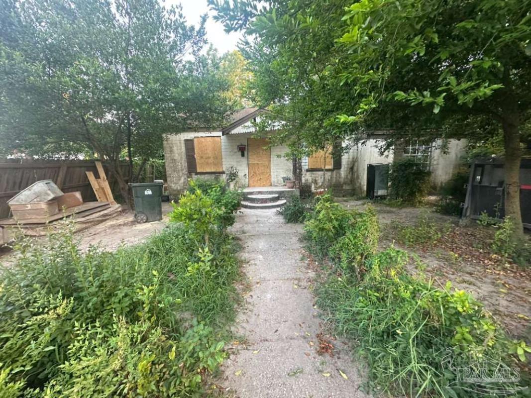 1711 W Lakeview Avenue Pensacola FL 32501