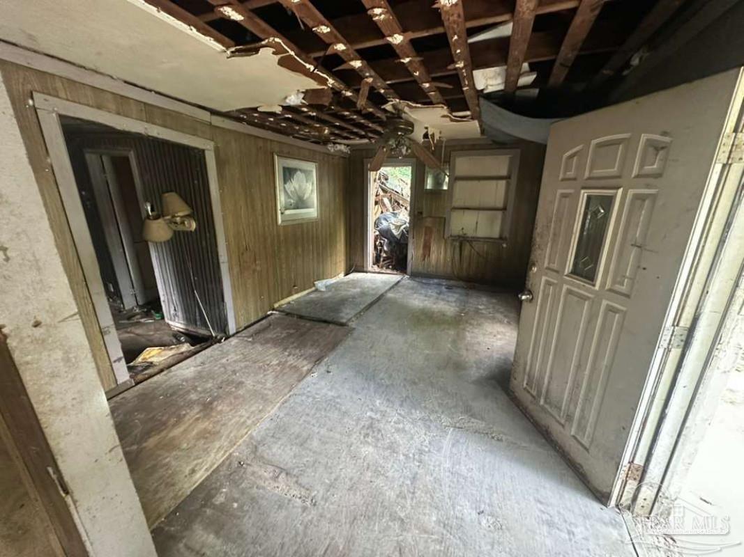 1711 W Lakeview Avenue Pensacola FL 32501