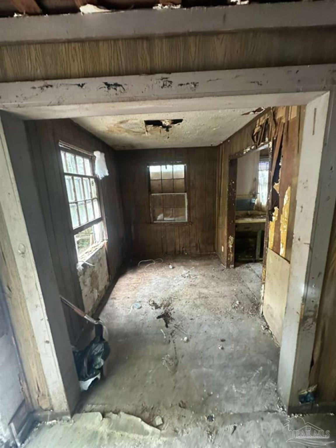 1711 W Lakeview Avenue Pensacola FL 32501