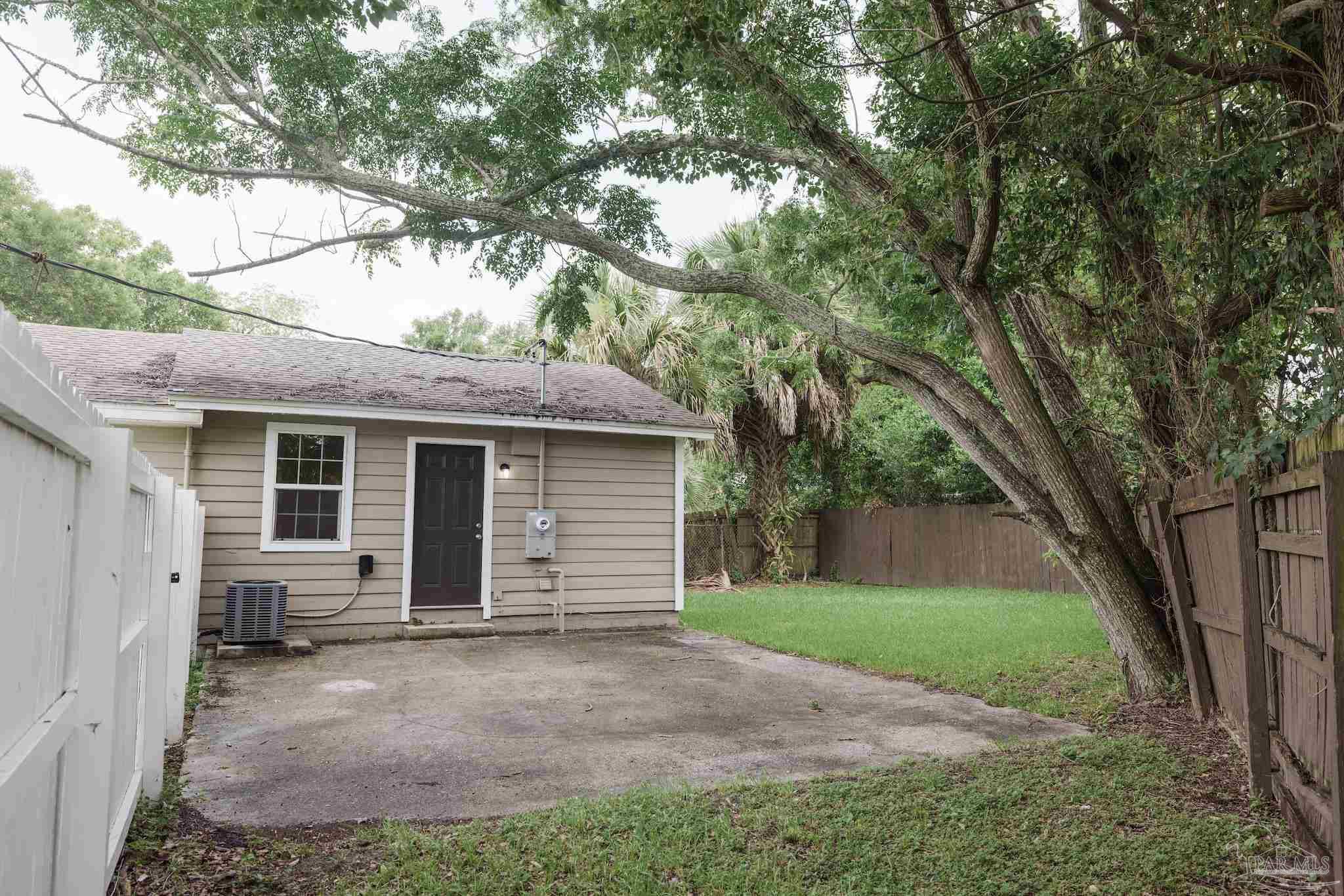 2002 W Gonzalez Street Pensacola FL 32501