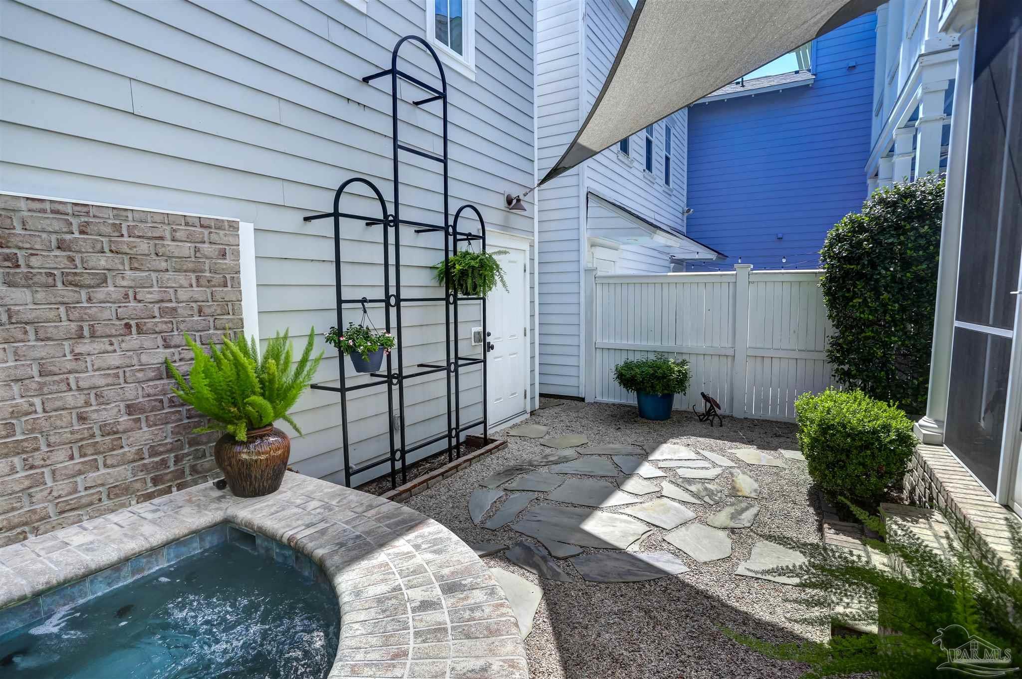31 E Gathering Green Pensacola FL 32502