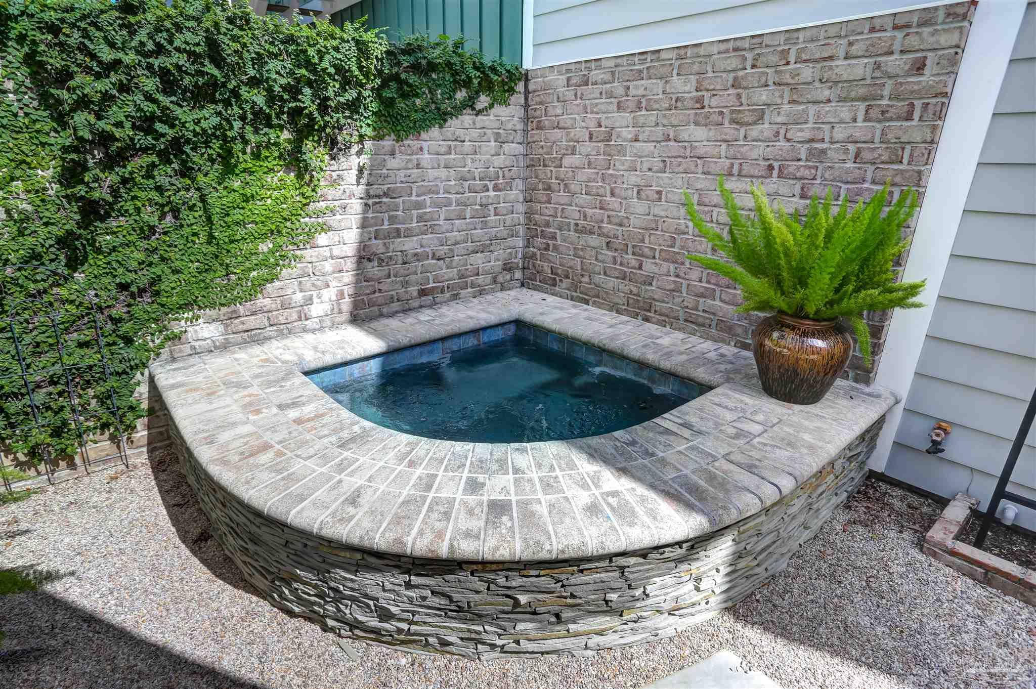 31 E Gathering Green Pensacola FL 32502