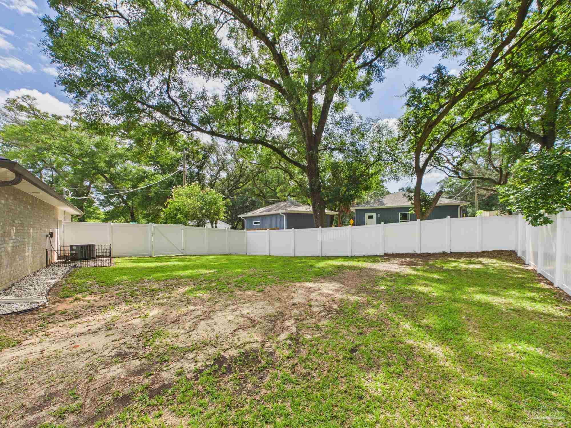 6109 W La Rua Street Pensacola FL 32506