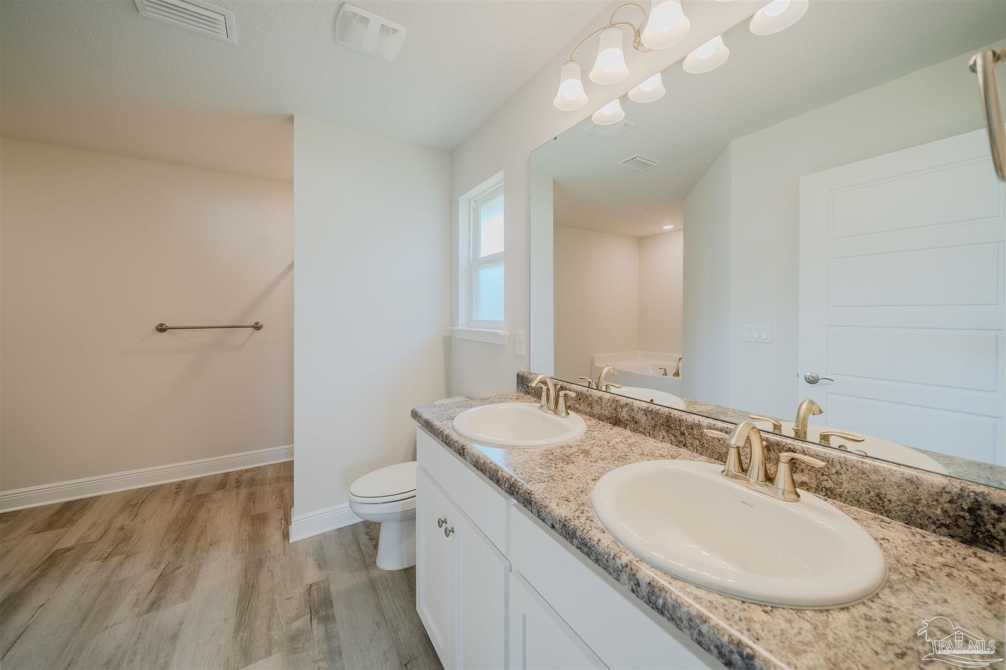 935 Pine Top Lane # 8b Cantonment FL 32533