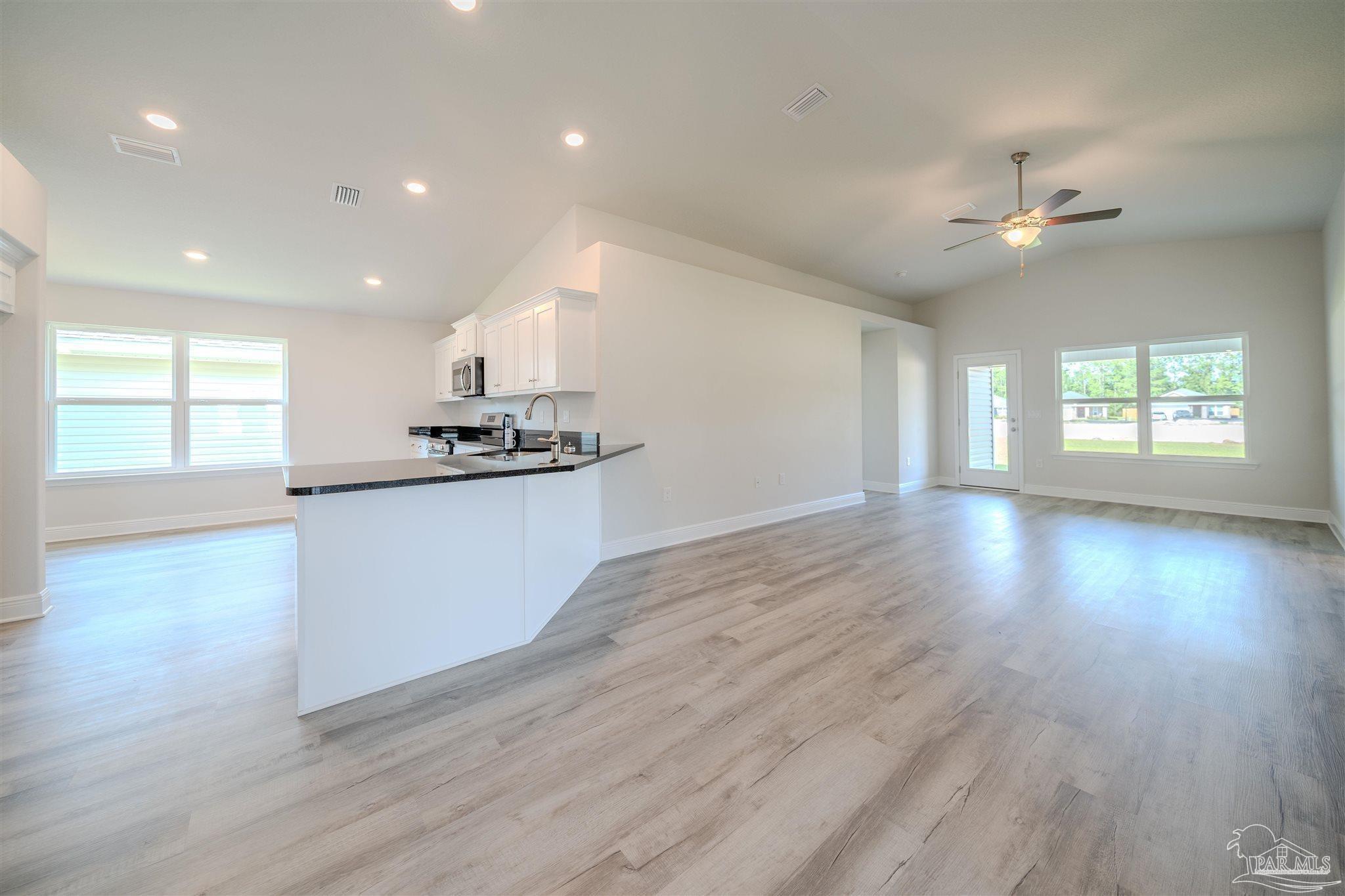 935 Pine Top Lane # 8b Cantonment FL 32533