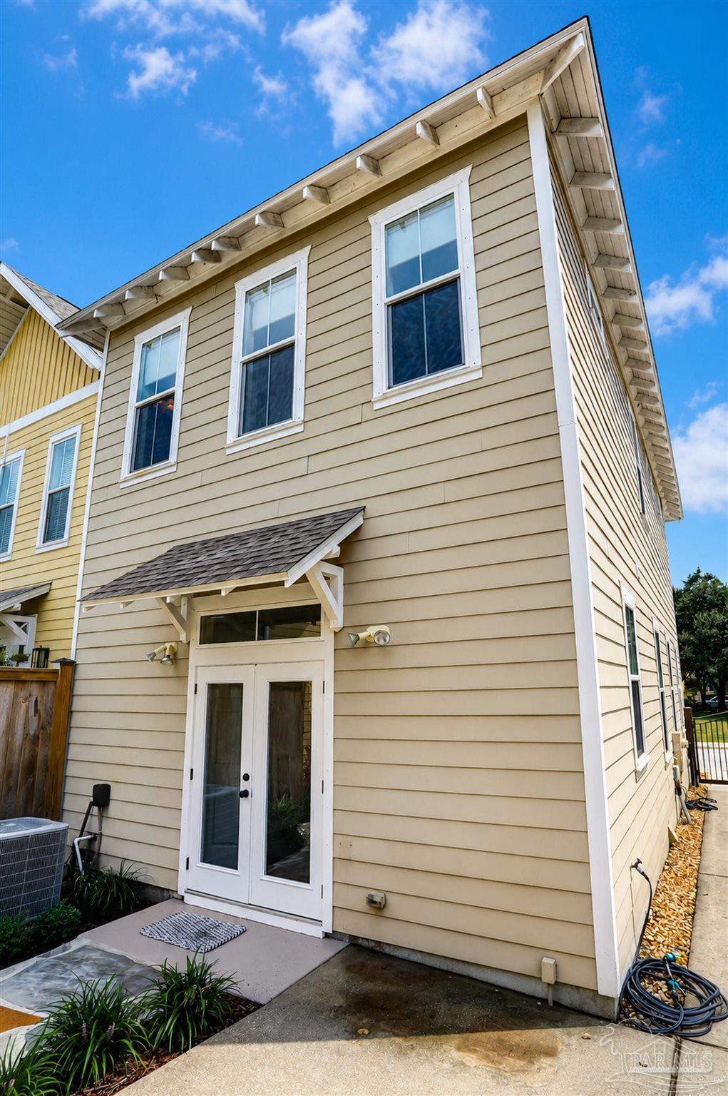 566 Santos Street Pensacola FL 32502
