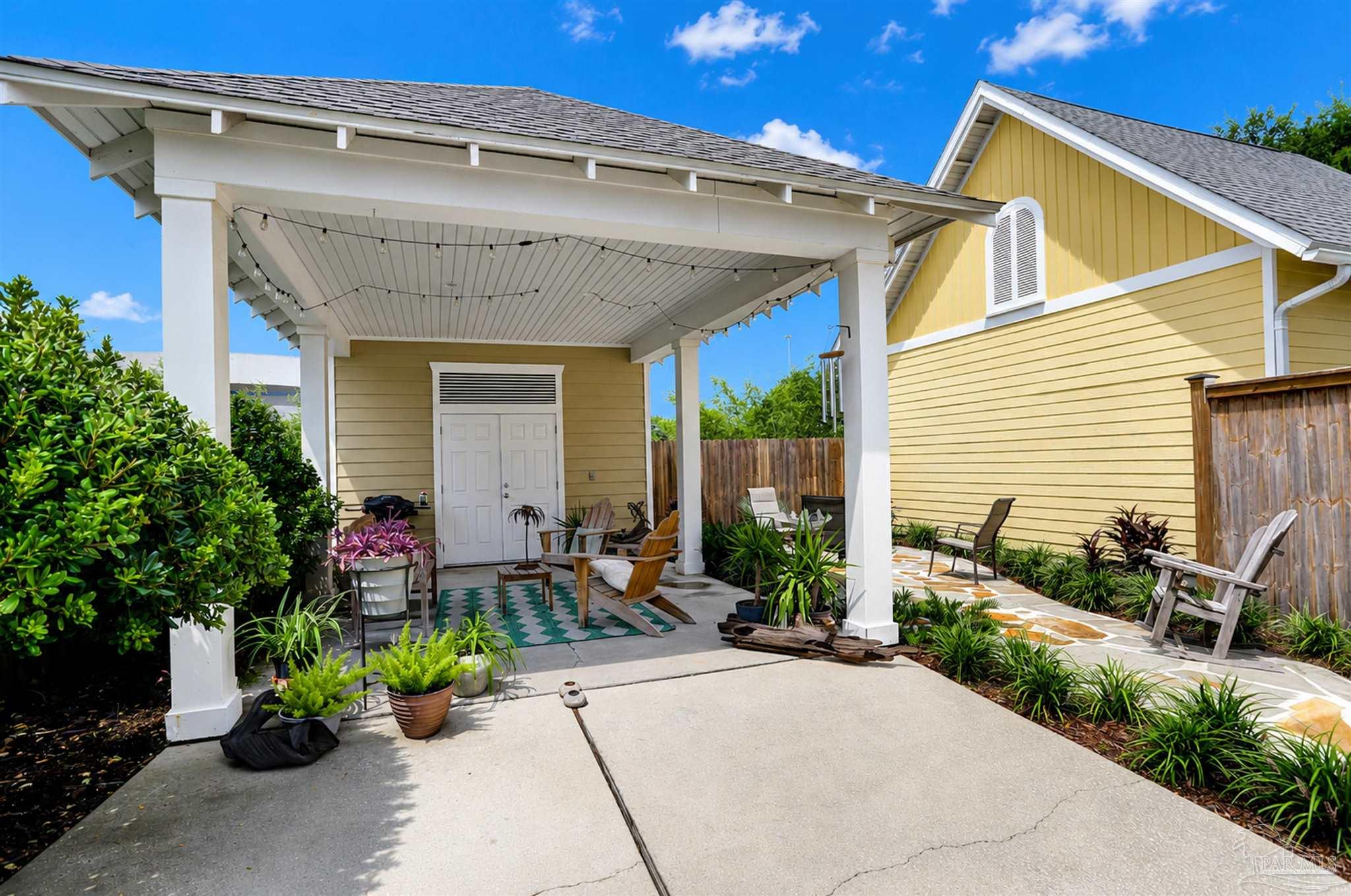 566 Santos Street Pensacola FL 32502
