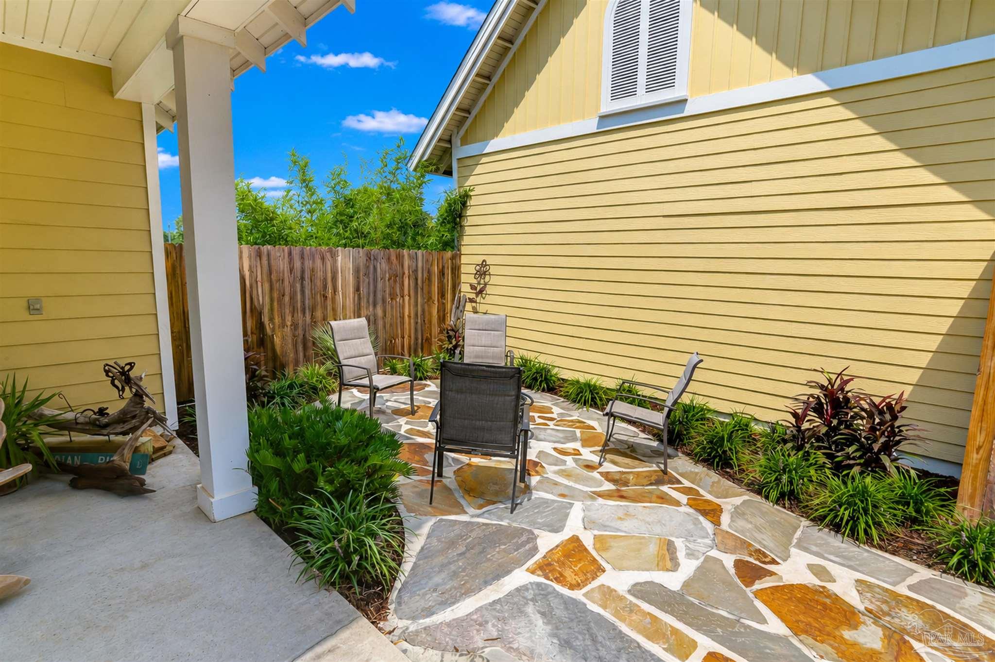 566 Santos Street Pensacola FL 32502