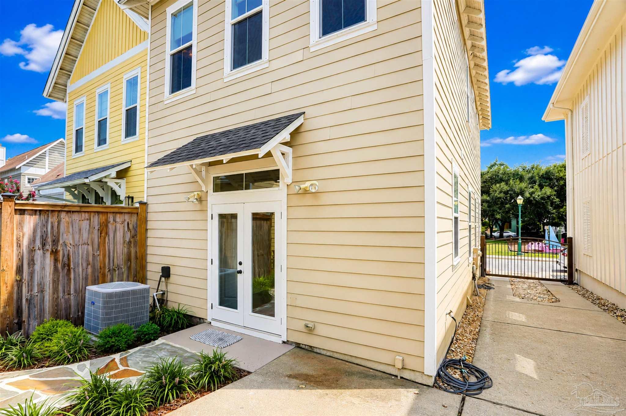 566 Santos Street Pensacola FL 32502