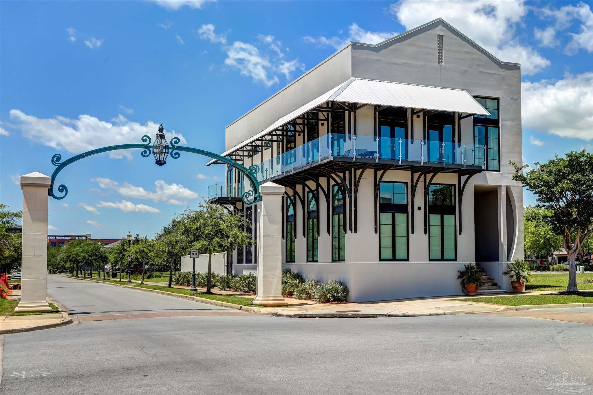566 Santos Street Pensacola FL 32502