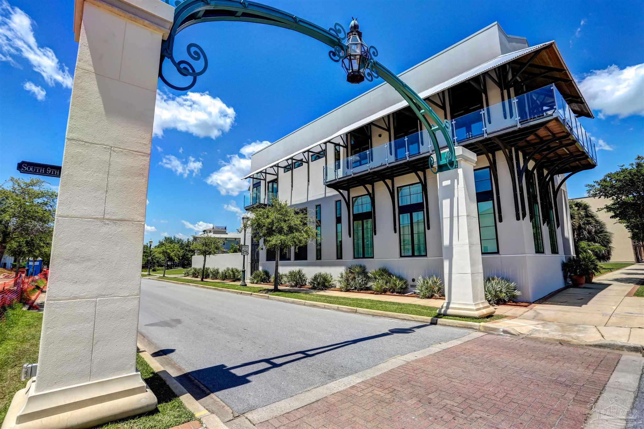 566 Santos Street Pensacola FL 32502