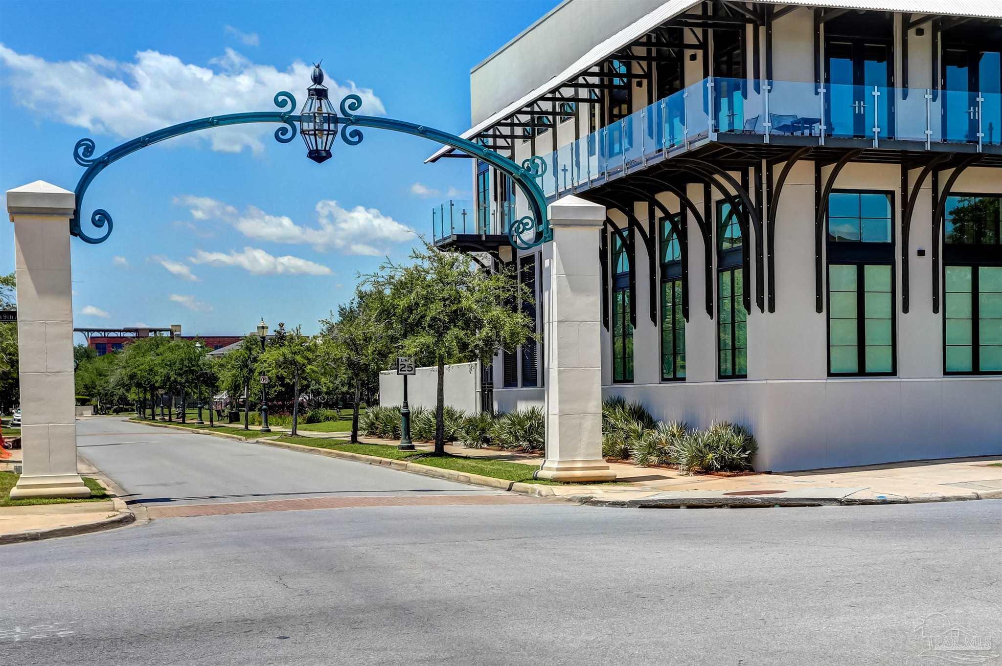 566 Santos Street Pensacola FL 32502