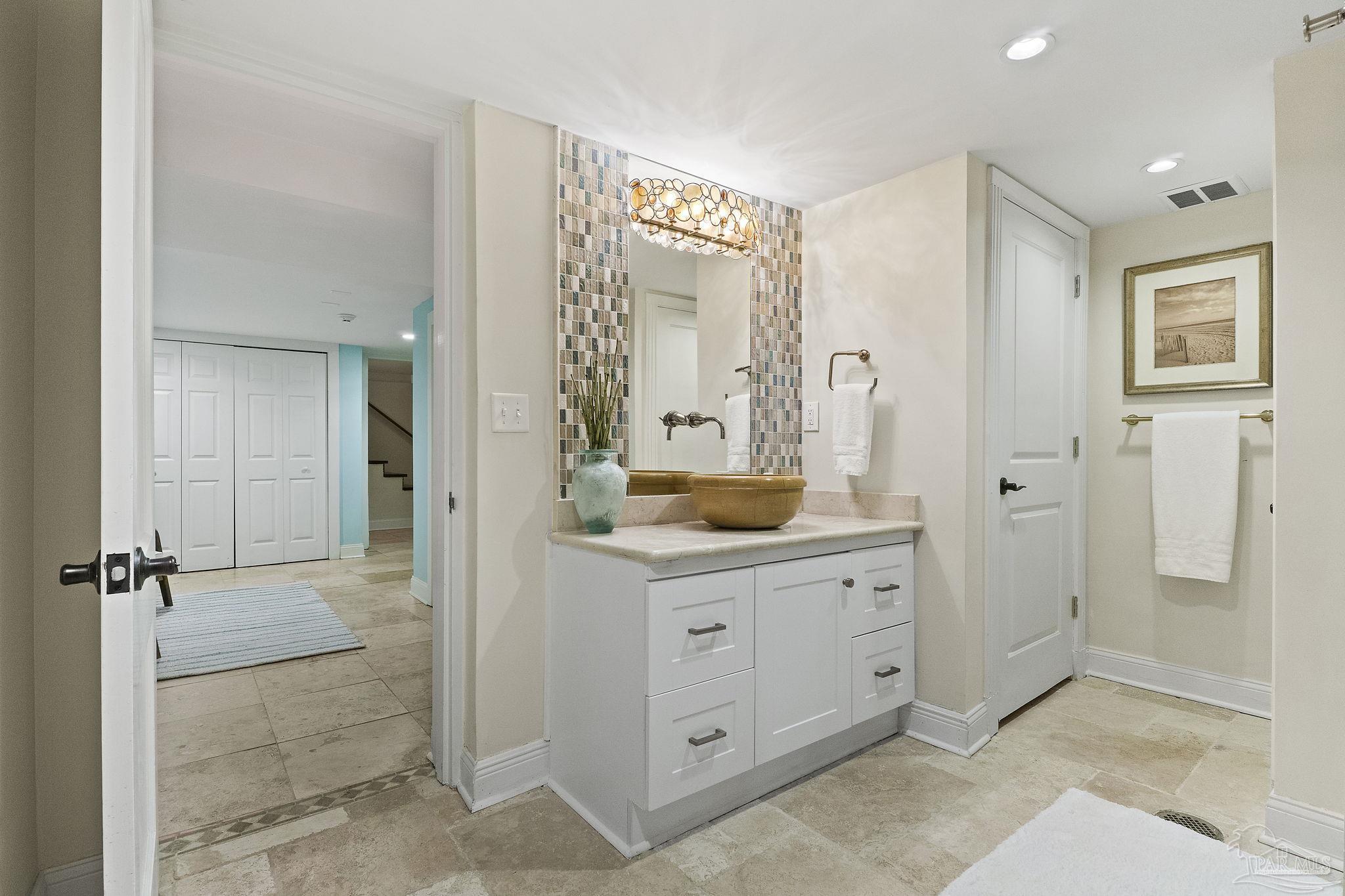 1660 E Texar Drive Pensacola FL 32503