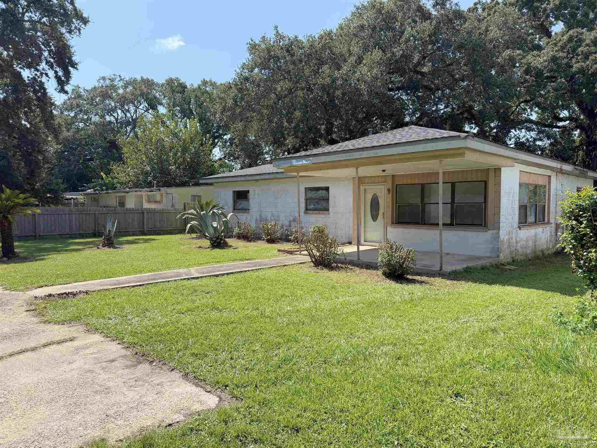 9 Mississippi Circle Pensacola FL 32505