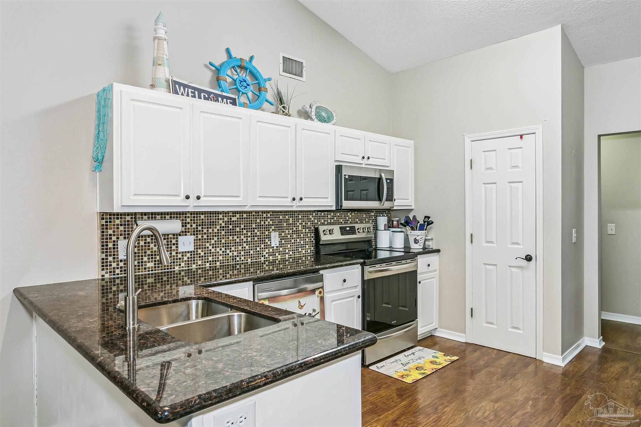 7425 Peterson Lane Pensacola FL 32506