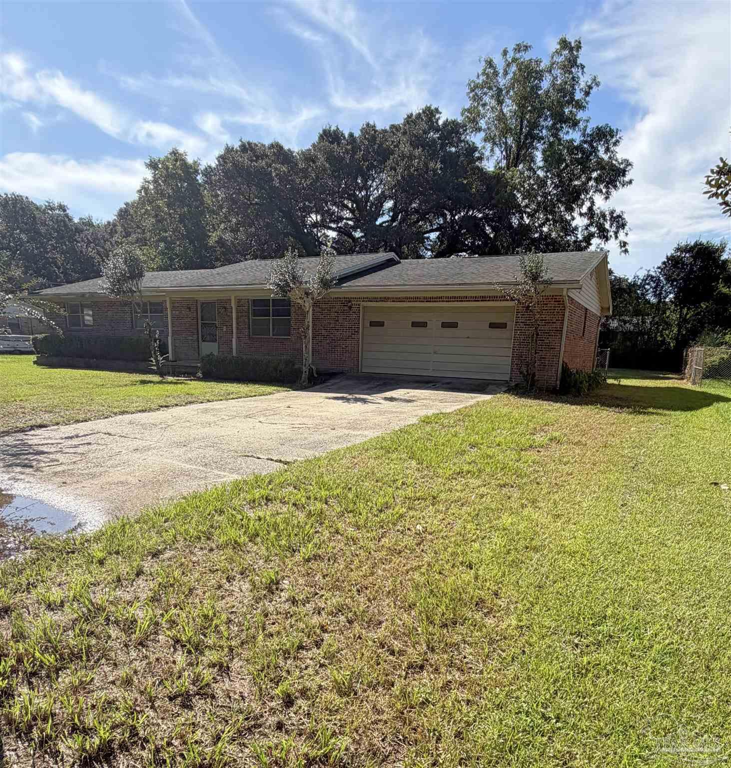 17 Seminole Trail Pensacola FL 32506