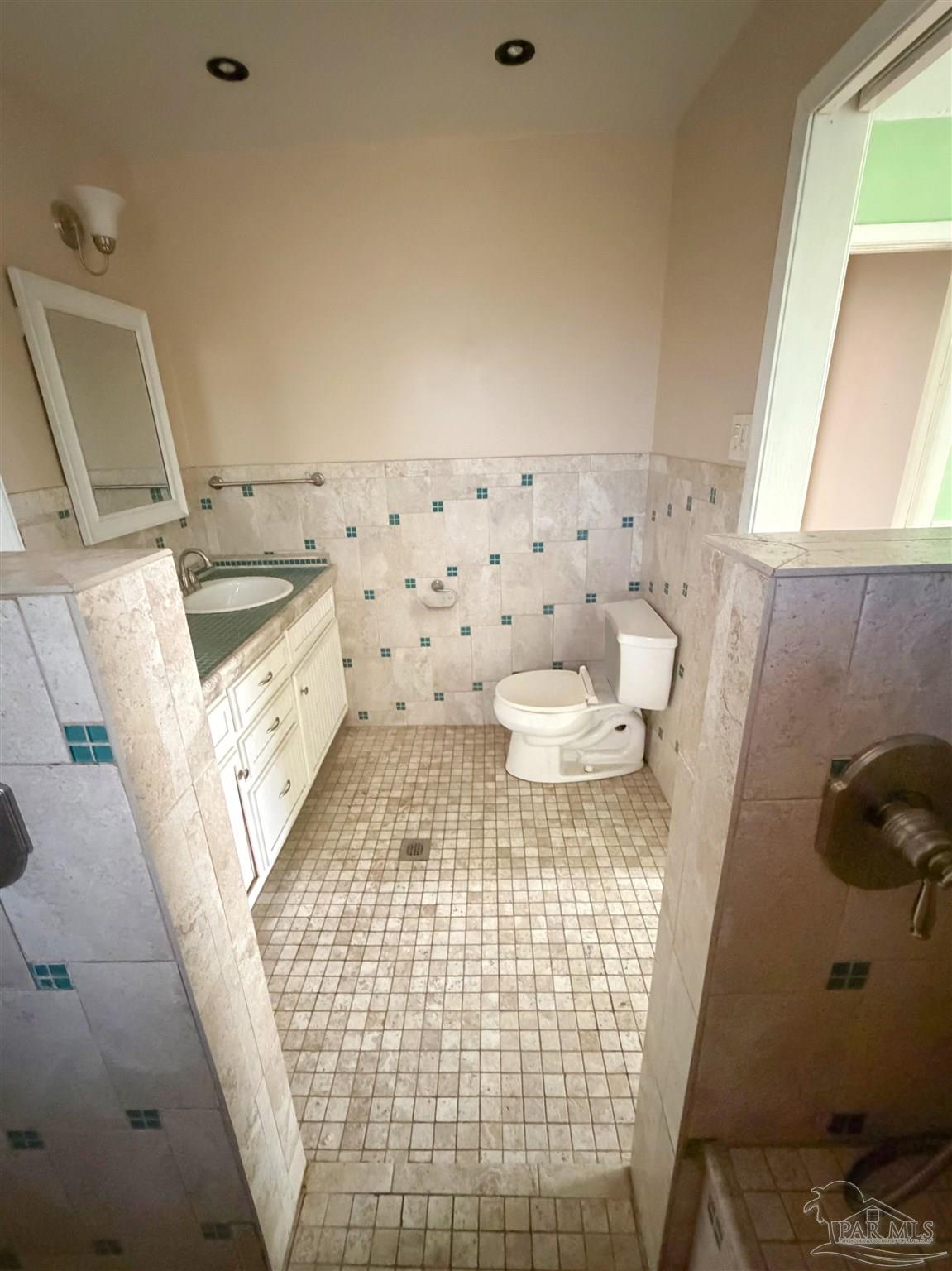 17 Seminole Trail Pensacola FL 32506