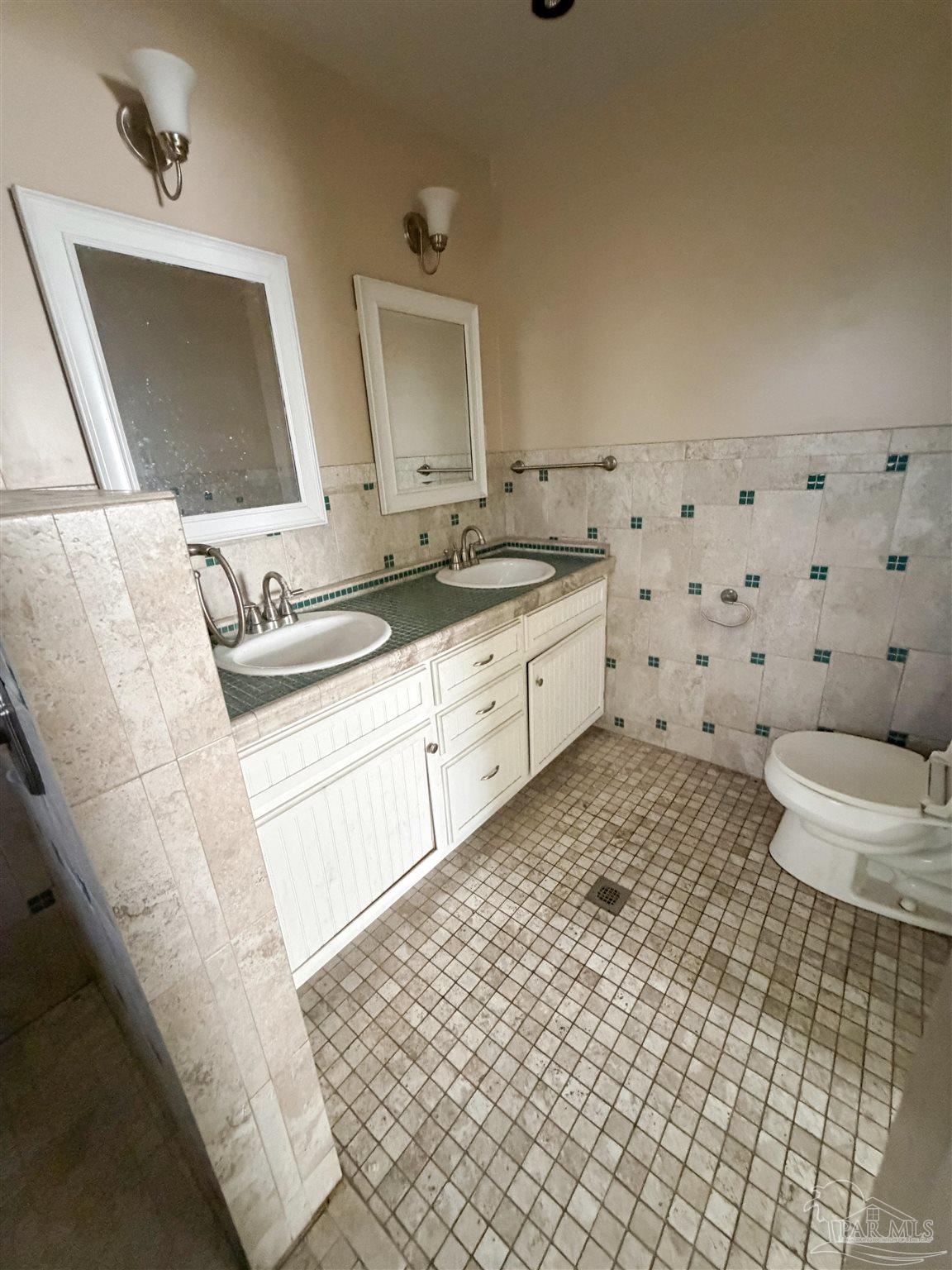 17 Seminole Trail Pensacola FL 32506