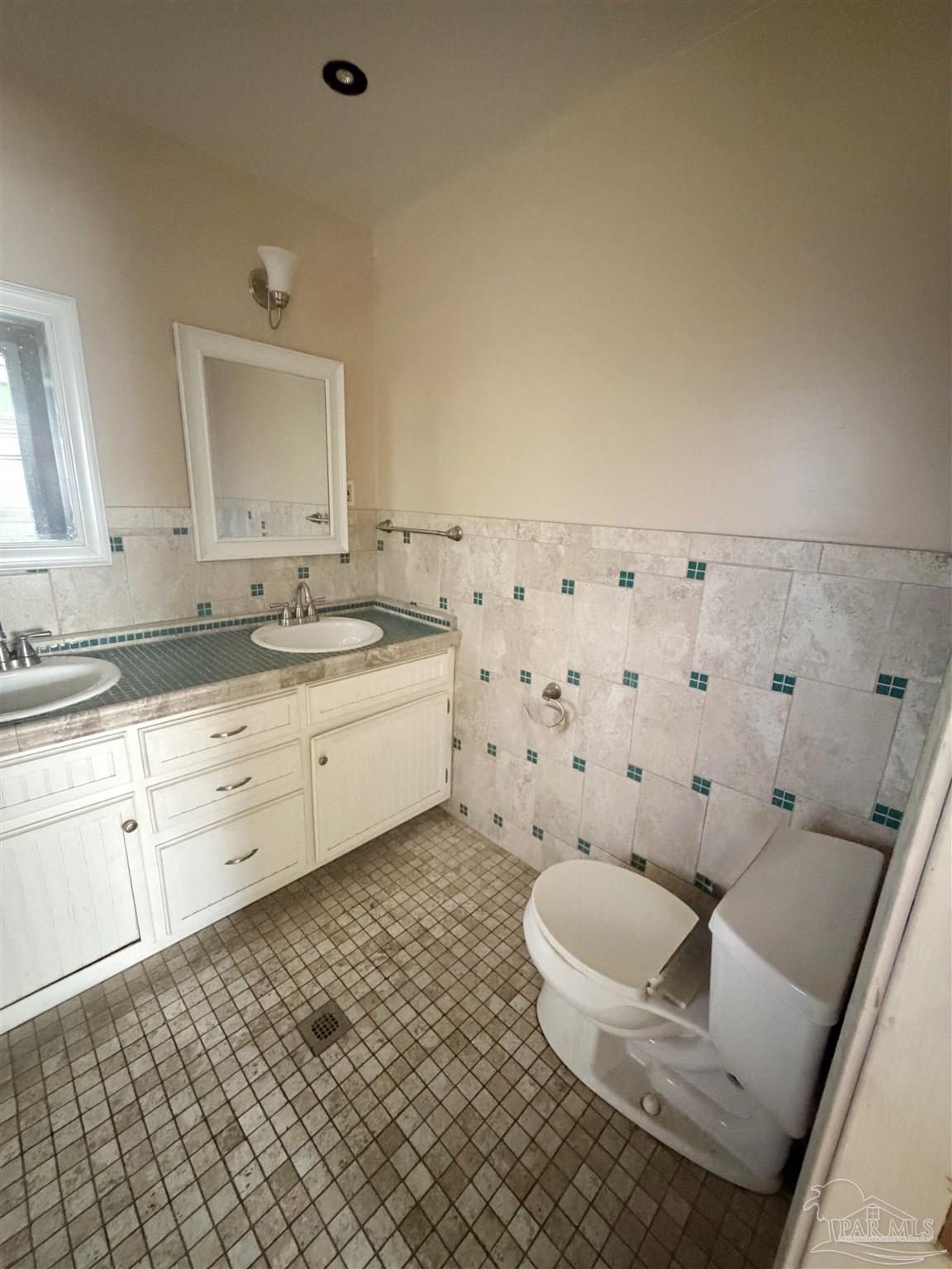 17 Seminole Trail Pensacola FL 32506