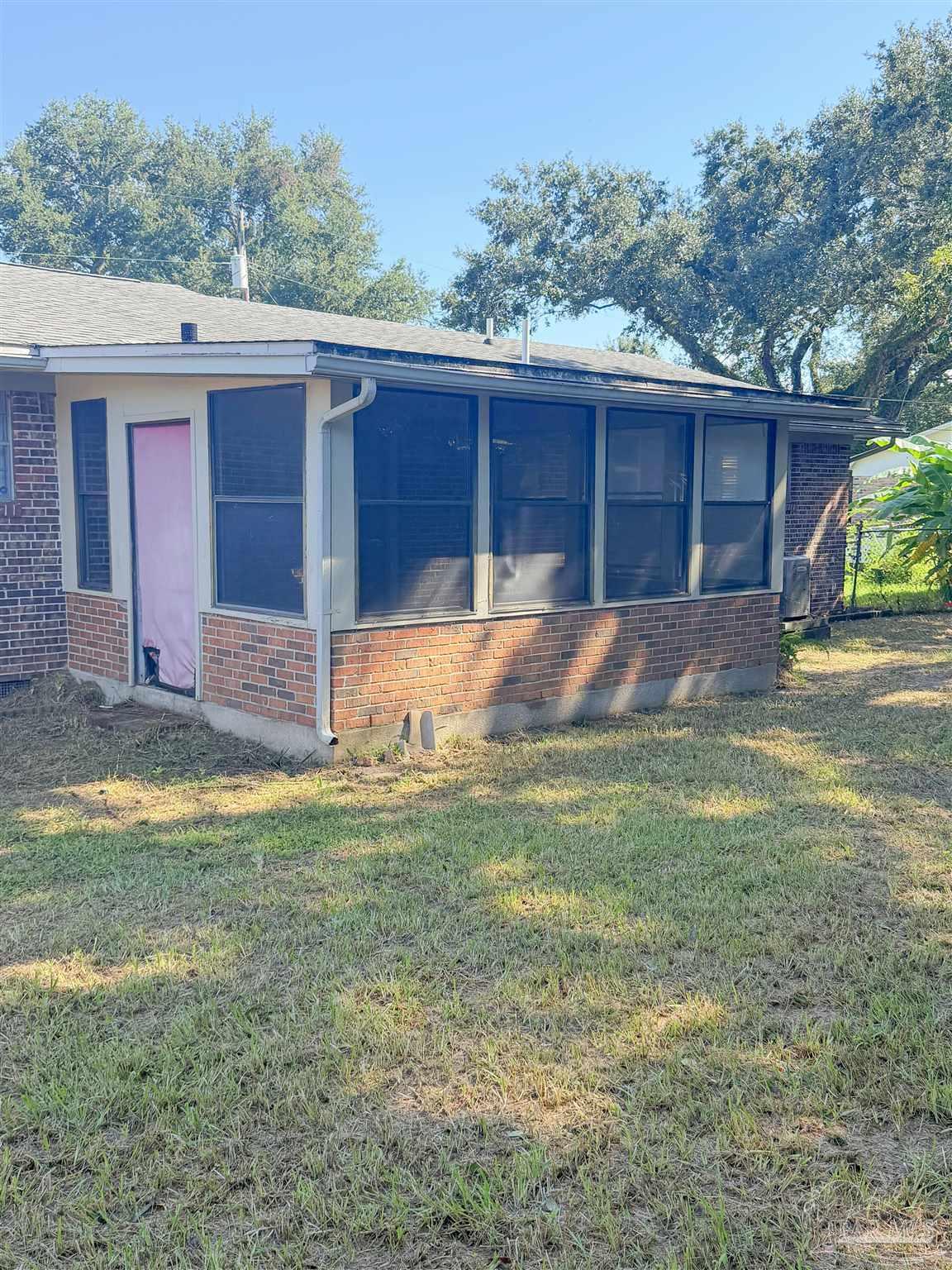 17 Seminole Trail Pensacola FL 32506