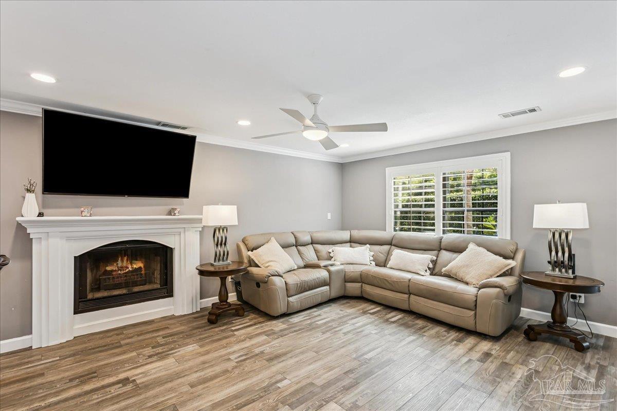 1834 W Smugglers Cove Drive Gulf Breeze FL 32563