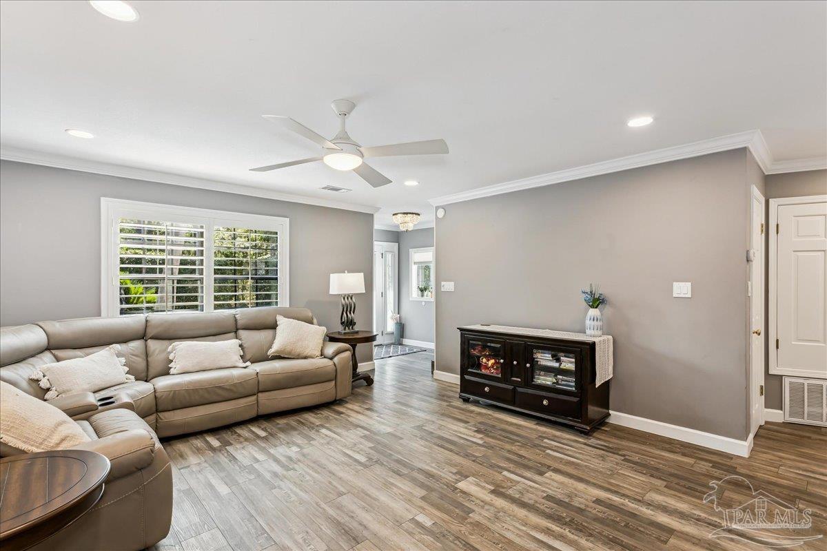 1834 W Smugglers Cove Drive Gulf Breeze FL 32563