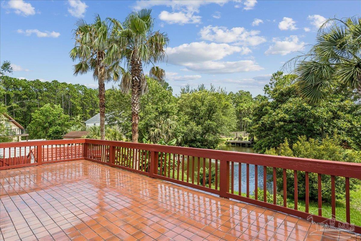 1834 W Smugglers Cove Drive Gulf Breeze FL 32563