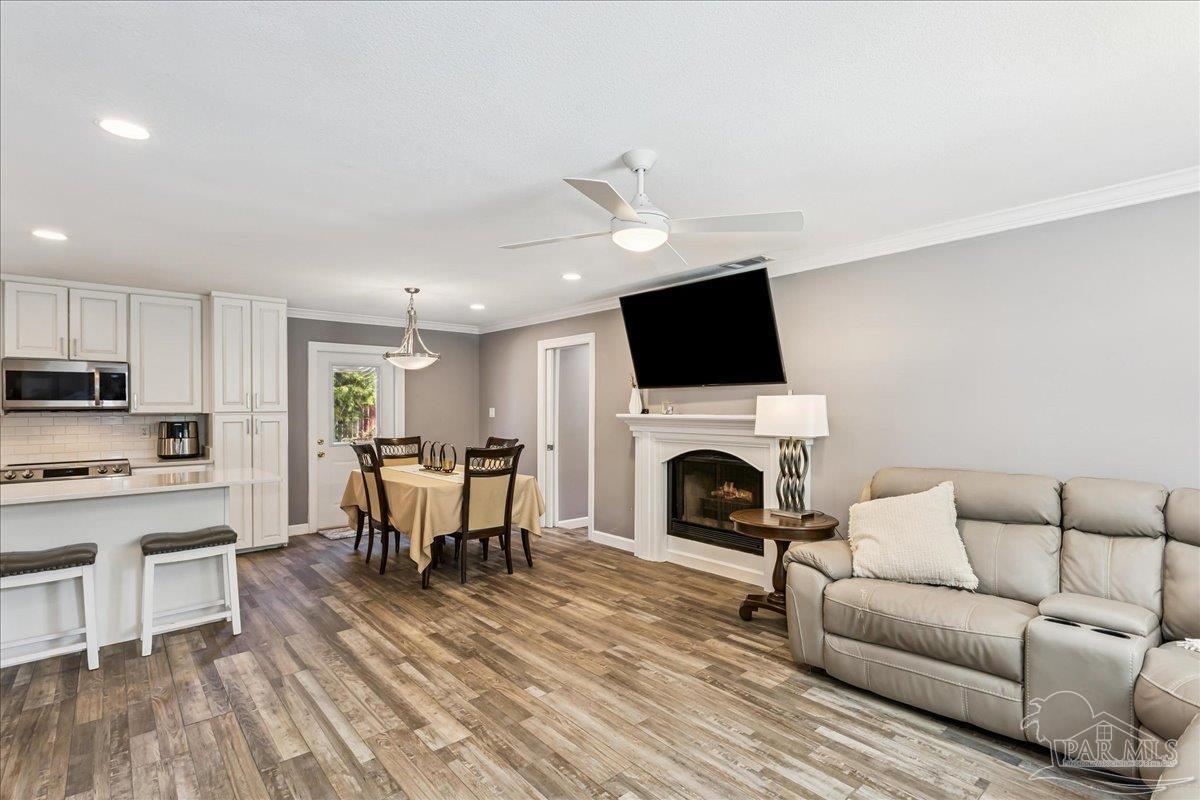 1834 W Smugglers Cove Drive Gulf Breeze FL 32563